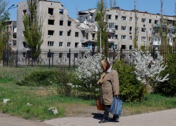 Ukraine says Russia launched deadly aerial barrage as pressure grows on Kyiv to respond to US peace proposal