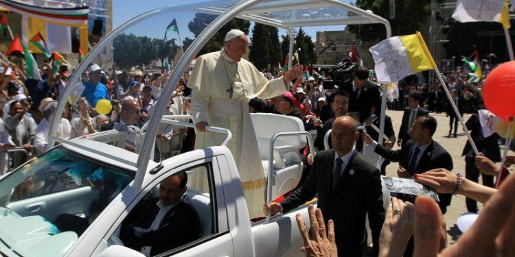 Pope Francis’s popemobile set to become health clinic for Gaza children