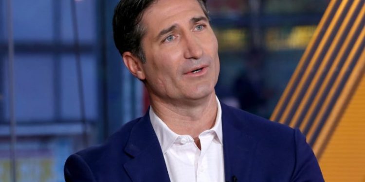 Starbucks moves to the next phase in its turnaround: Winning over employees